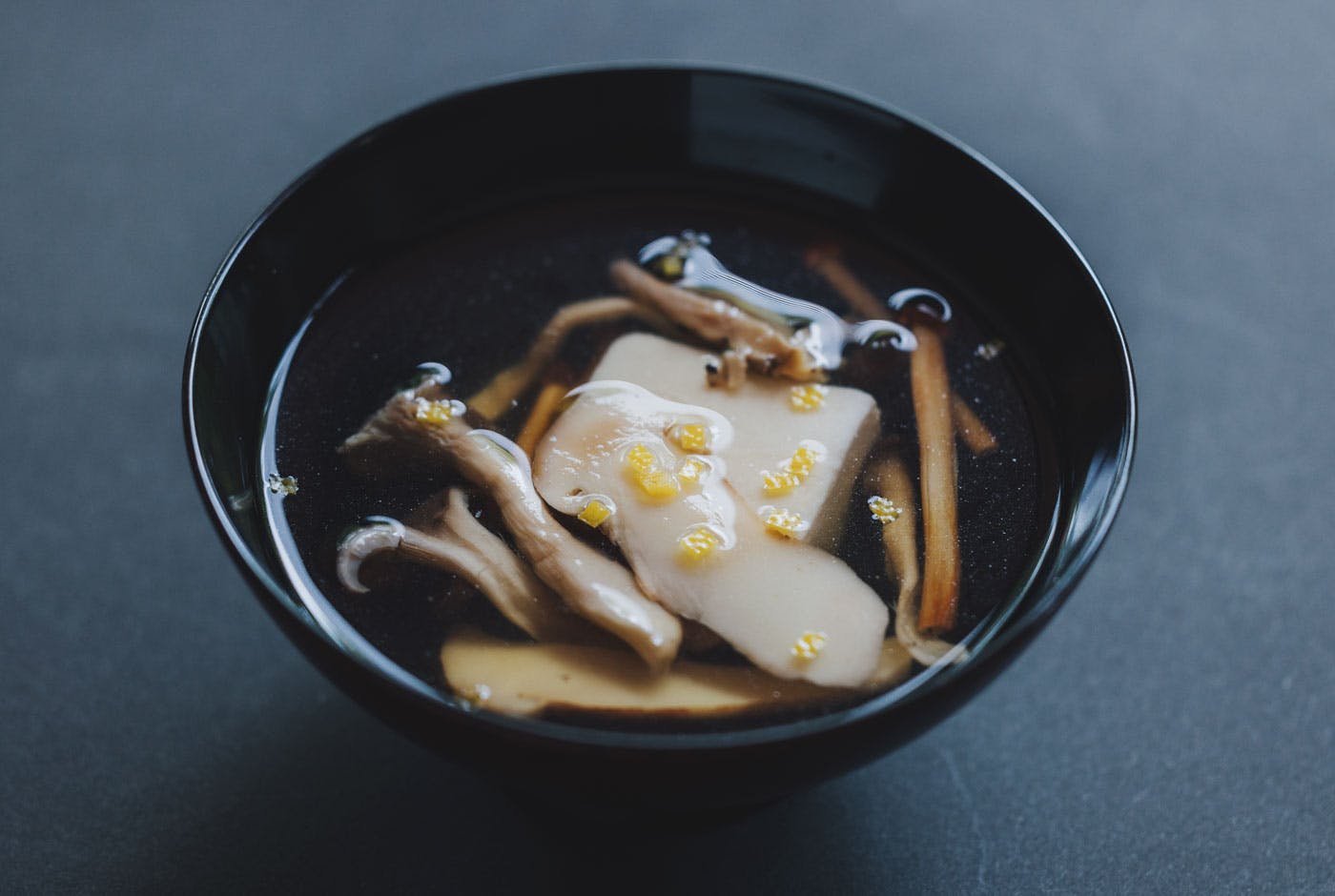 鹿沼産蕎麦豆富ときのこの吸物