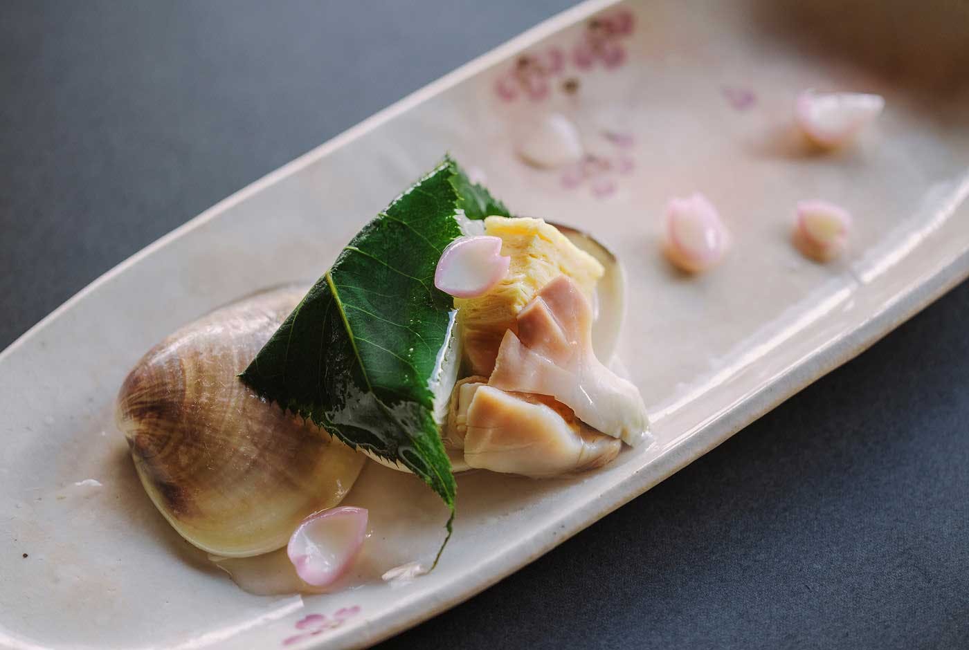 桜蒸し　蛤　ゆば豆富　新玉葱