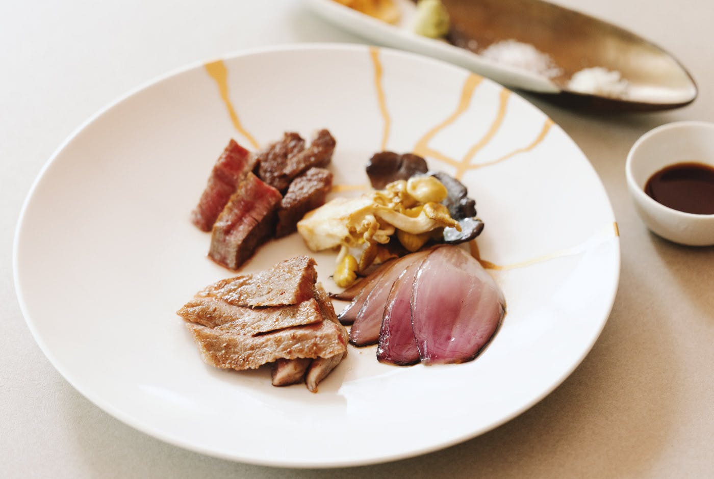 那須野が原和牛のサーロインとフィレ肉のポワレ食べ比べ