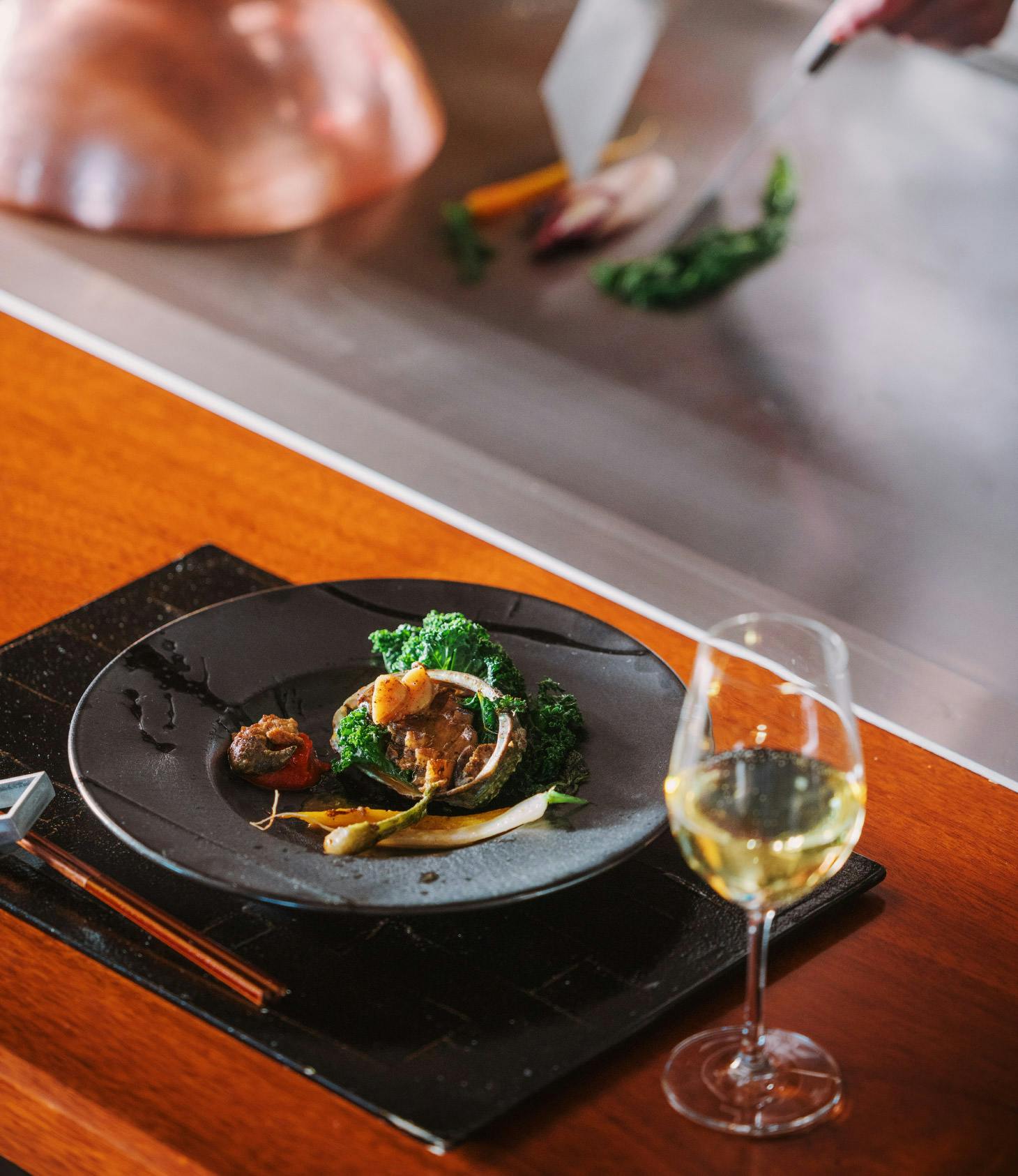 Charcoal-grilled king crab 