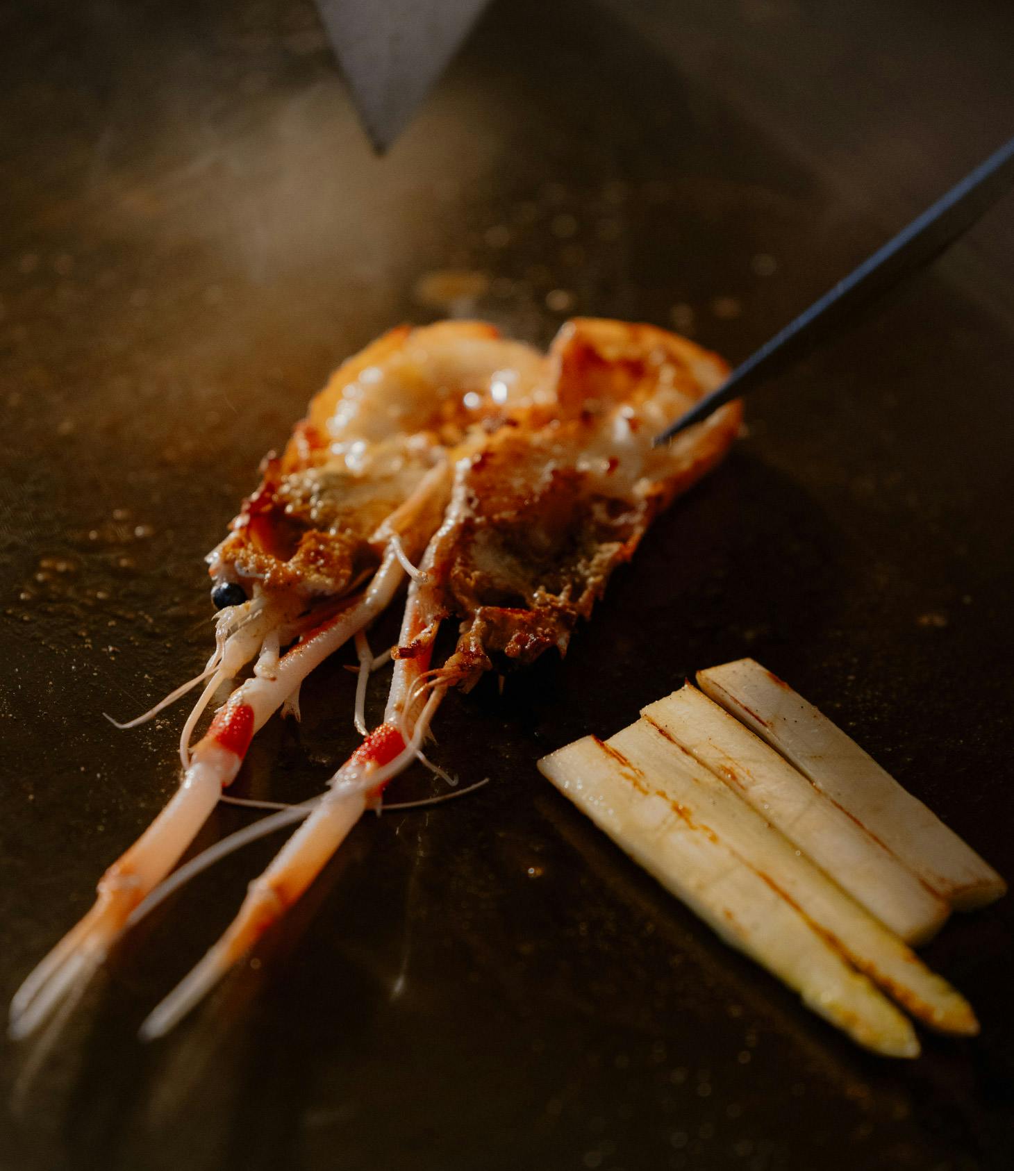 Charcoal-grilled king crab 