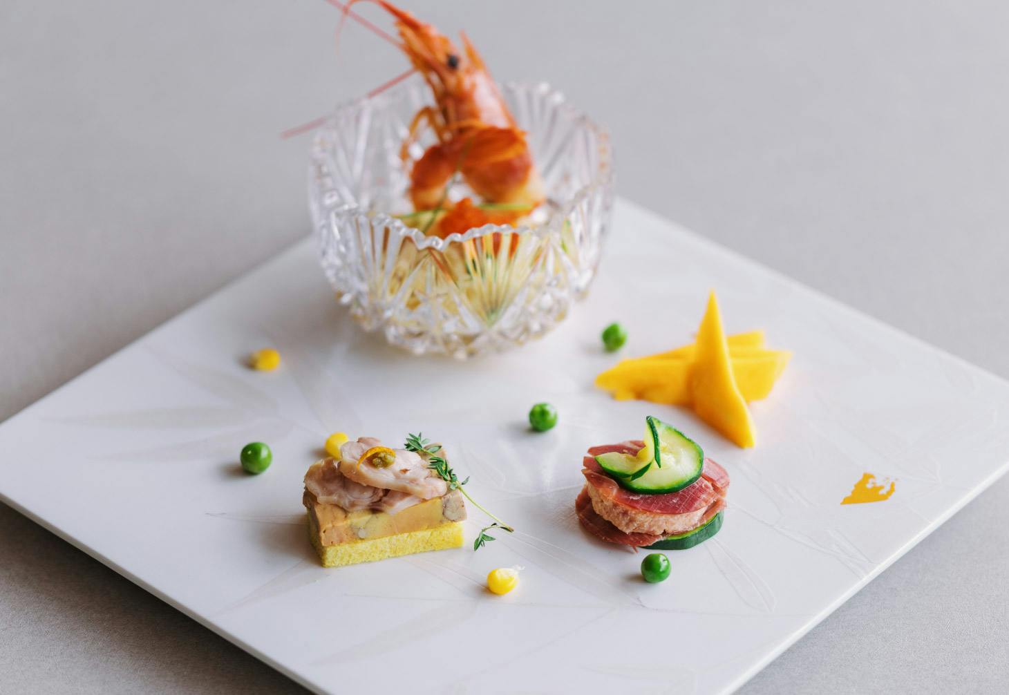 川俣シャモとフォアグラテリーヌ　柚子胡椒の香り 那須三元豚の生ハムと生ハムムース アルゼンチン赤エビのカッペリーニ