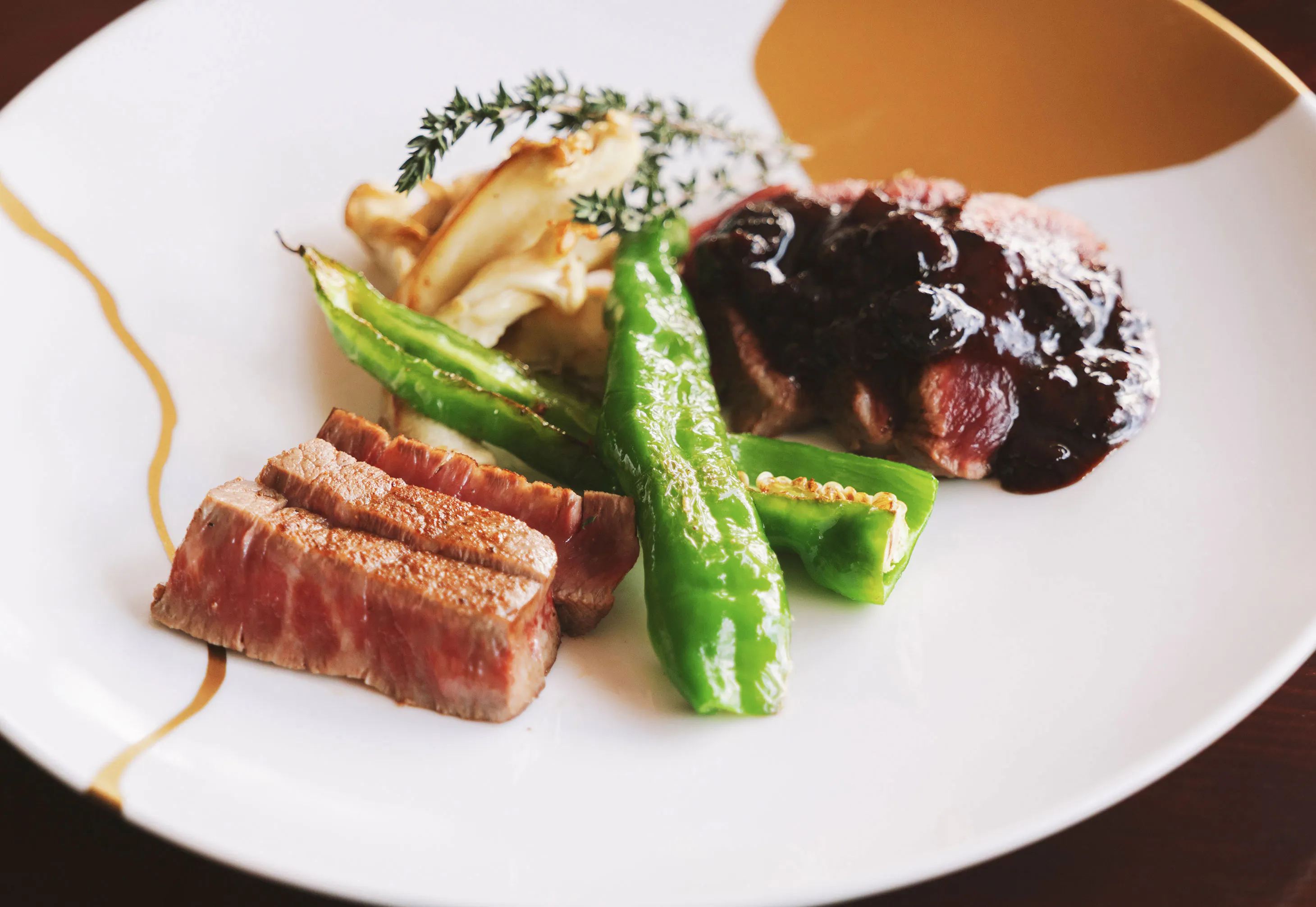和牛と鹿肉のステーキ食べ比べ