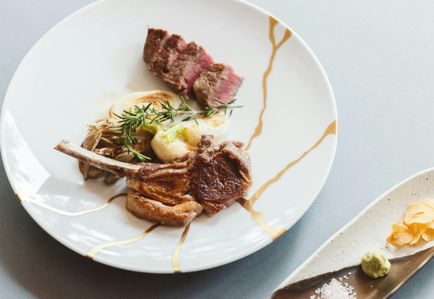 活殻付き帆立貝とほうれん草のバターソテー